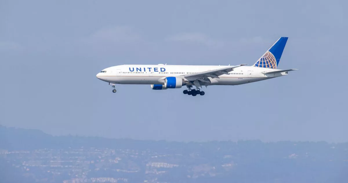 美联航乘客给女儿发短信，飞机在10分钟内坠落2.8万英尺